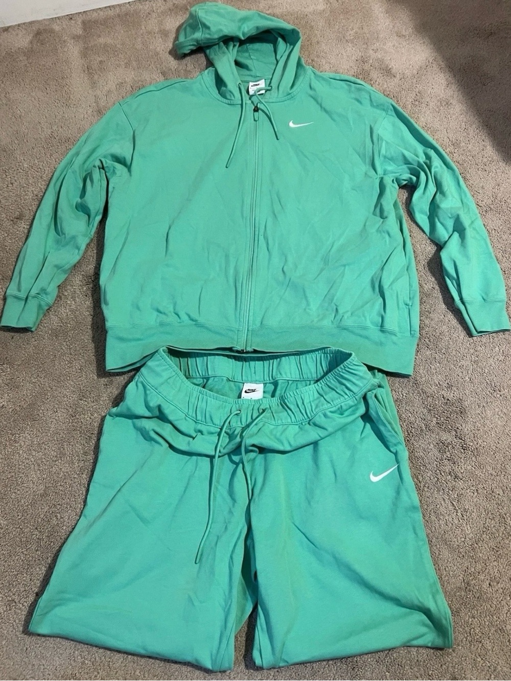 EUC Nike Mint Green Pullover Hoodie Jacket & Jogger Pants Tracksuit Men’s Medium
